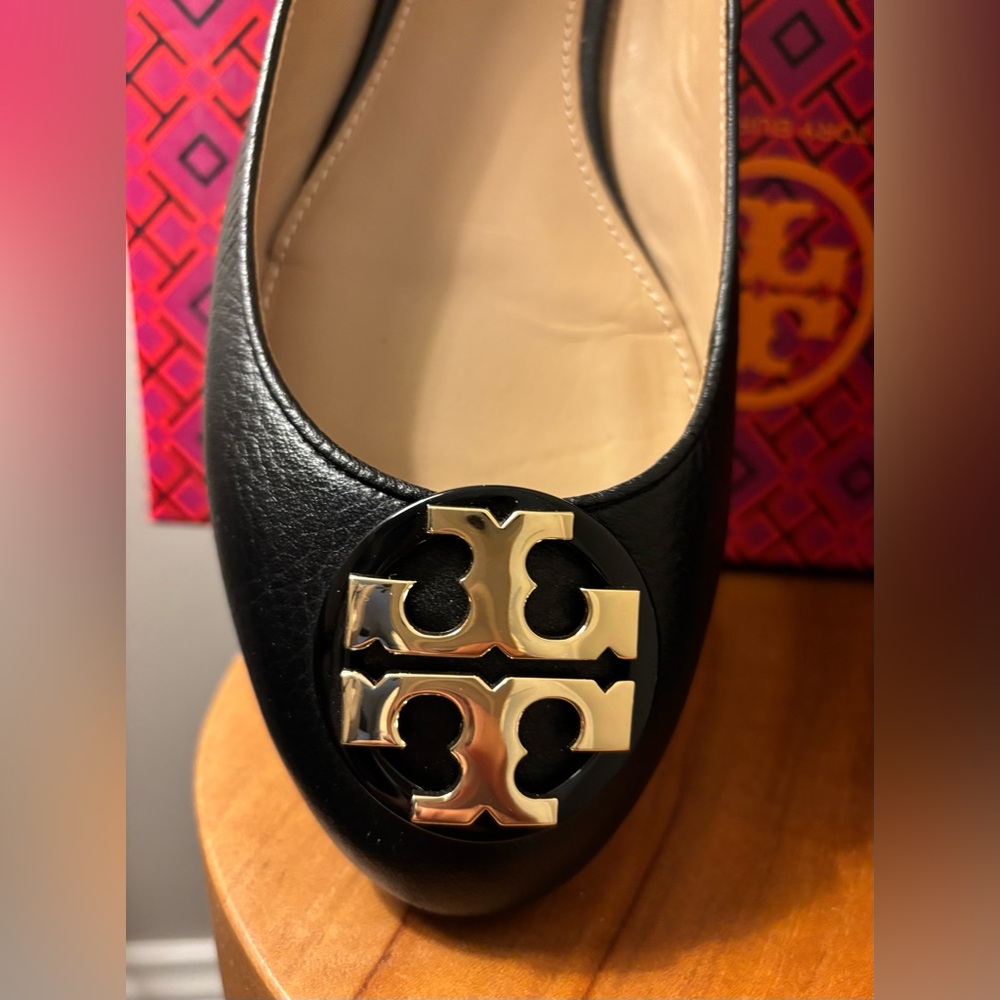 TORY BURCH Sz 10.5 Black / Gold Claire Ballet Flat EUC - Picture 4 of 12